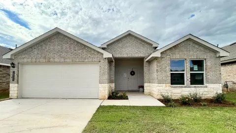 10304 NW 28th St, Yukon, OK 73099