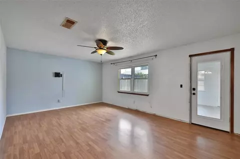 208 Harrogate Dr, Yukon, OK 73099