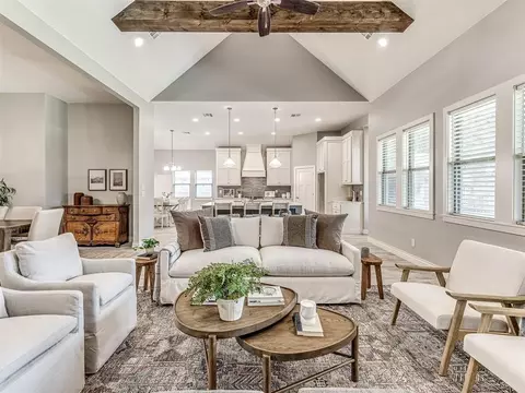 3209 Hunter Crest Dr, Edmond, OK 73034