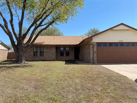 1708 Tyler St, Altus, OK 73521
