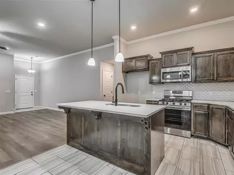 10008 Ashford Dr, Yukon, OK 73099