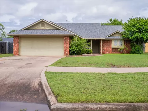 6831 NW Willow Creek Dr, Lawton, OK 73505