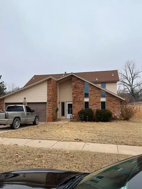 1112 Bank Side Cir, Edmond, OK 73012