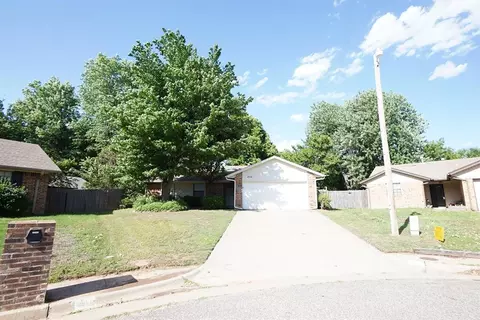 305 Cherryvale Rd, Edmond, OK 73003 photo 2