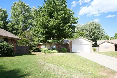 305 Cherryvale Rd, Edmond, OK 73003