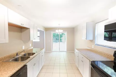 305 Cherryvale Rd, Edmond, OK 73003 photo 4