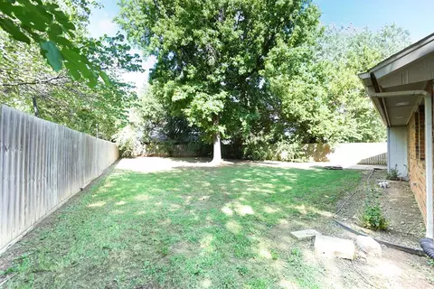 305 Cherryvale Rd, Edmond, OK 73003 photo 3