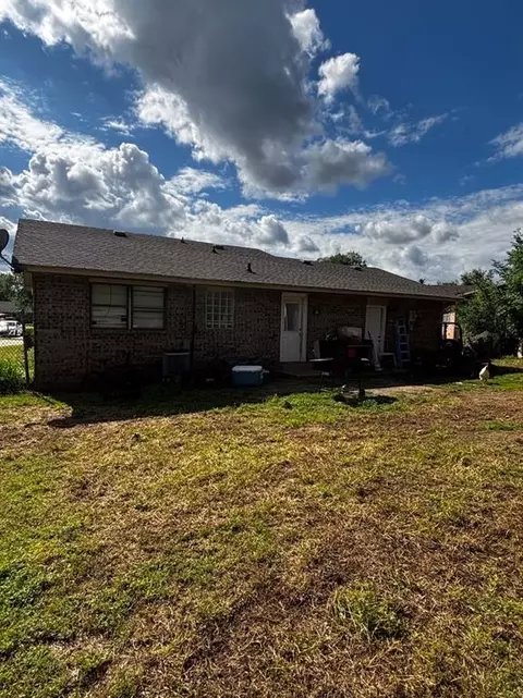 1208 Lauren Ln St, Oklahoma City, OK 73110