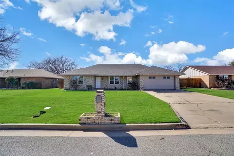 605 Cambridge Dr, Altus, OK 73521