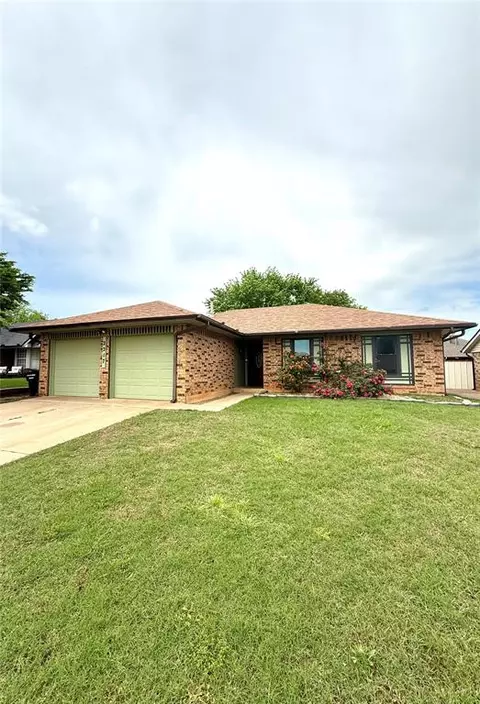 2217 NE 8th St, Moore, OK 73160