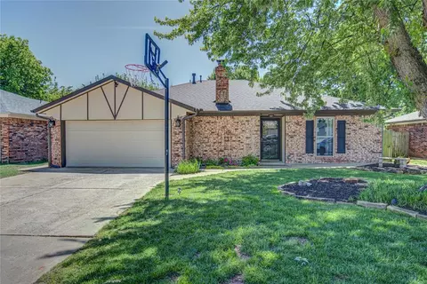 12420 SW 5th St, Yukon, OK 73099
