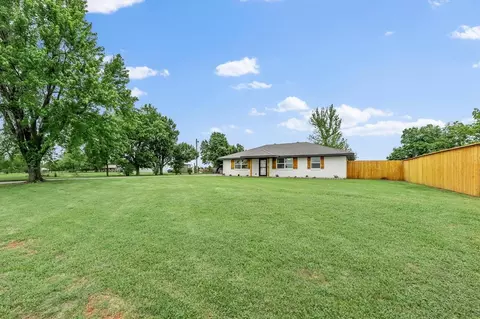3500 S Pine St, Guthrie, OK 73044 photo 4