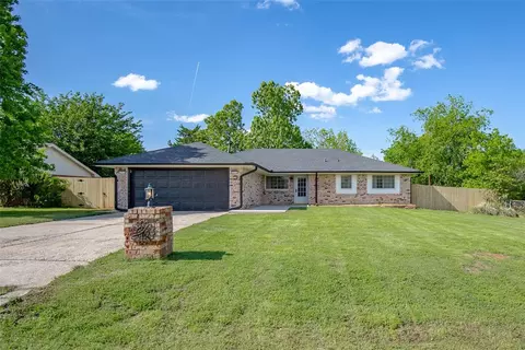 1713 E Cottonwood Ter, Mustang, OK 73064