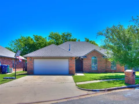 812 Garrison Ln, Yukon, OK 73099
