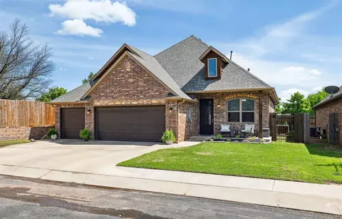 2001 Crimson Creek Dr, El Reno, OK 73036
