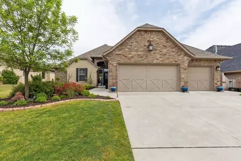 3040 Hunter Crest Dr, Edmond, OK 73034