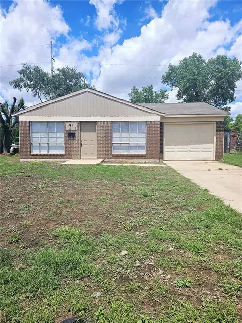 613 Mars St, Altus, OK 73521