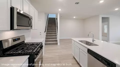 Kitchen - 5413 Windstone Dr, Norman, OK 73072 photo 3 of 4