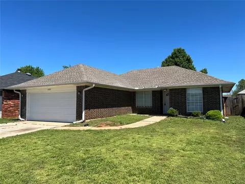 9709 Grissom Dr, Midwest City, OK 73130