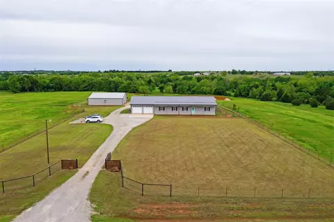 38795 Garretts Lake Rd, Shawnee, OK 74804