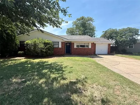 612 Vine St, Altus, OK 73521 photo 1