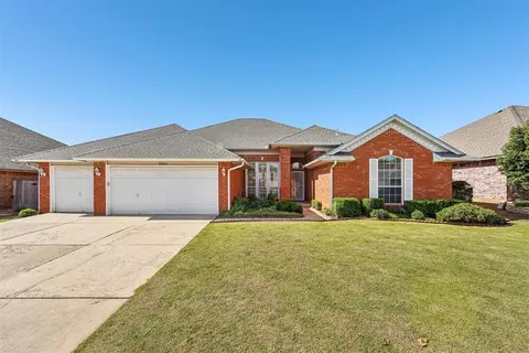 11844 SW 3rd St, Yukon, OK 73099
