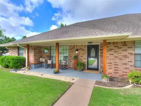 421 Albany Dr, Edmond, OK 73003