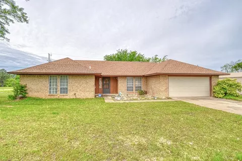 17810 Kings Rd, Shawnee, OK 74801