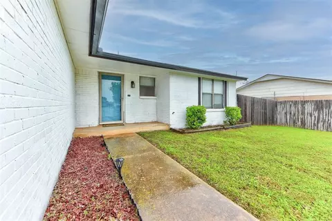 1909 SE 12th St, Moore, OK 73160 photo 2