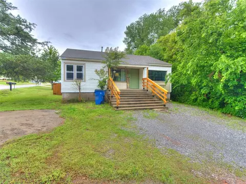 1223 E Warner Ave, Guthrie, OK 73044