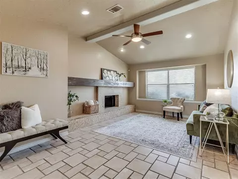 1001 NE 10th St, Moore, OK 73160