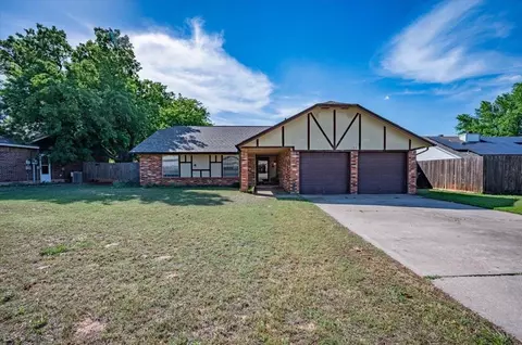 137 Pawnee Pl, Yukon, OK 73099