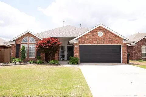 1608 SW 31st St, Moore, OK 73160