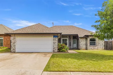 329 SE 6th St, Moore, OK 73160