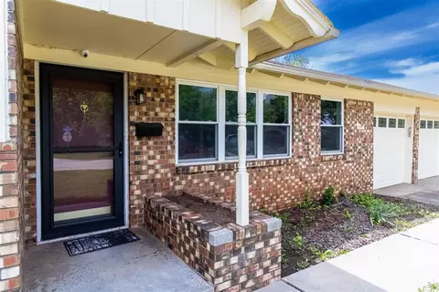 512 Country Club Cir, Midwest City, OK 73110