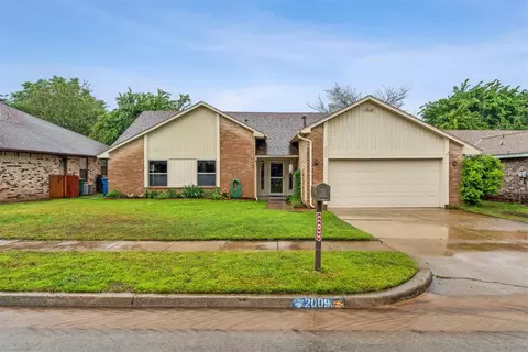 2009 Tanglewood Dr, Edmond, OK 73013