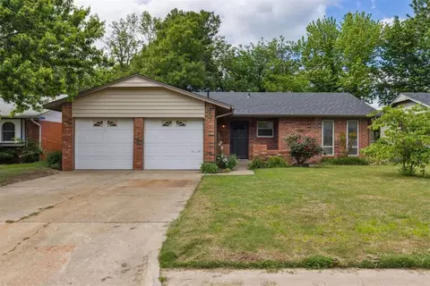 417 Meadow Lake Dr, Edmond, OK 73003