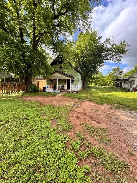 607 E Grant Ave, Guthrie, OK 73044 photo 2