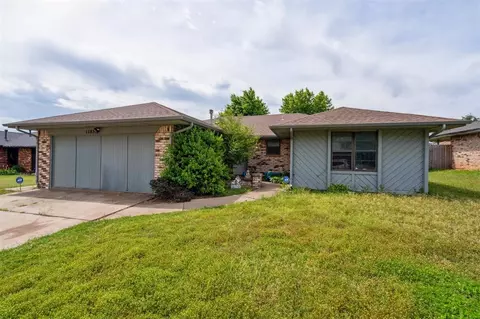 11832 Sagamore Dr, Yukon, OK 73099