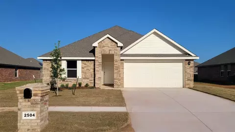 2504 Kathleens Xing, Yukon, OK 73099