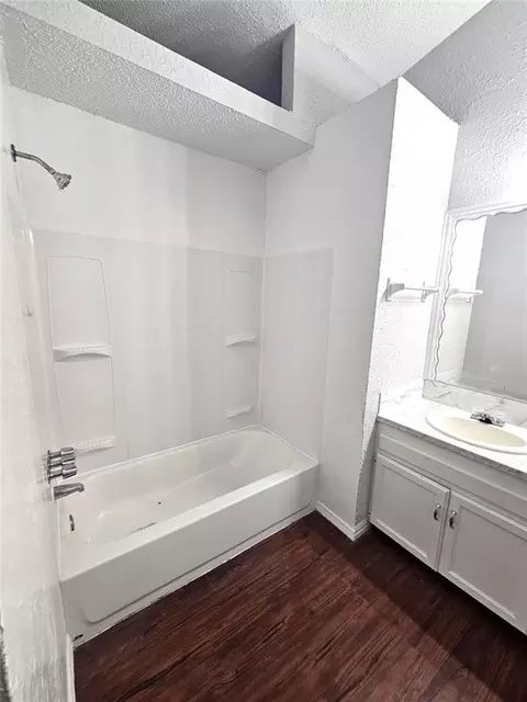 Bath - 5908 Jericho Rd, Spencer, OK 73084 photo 1 of 3