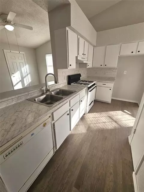 Kitchen - 5908 Jericho Rd, Spencer, OK 73084 photo 2 of 4