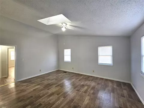 Living - 5908 Jericho Rd, Spencer, OK 73084 photo 2 of 2
