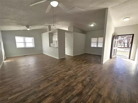 Living - 5908 Jericho Rd, Spencer, OK 73084 photo 1 of 2