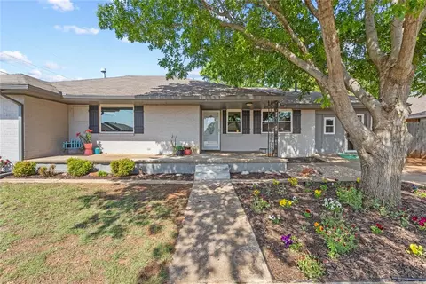 217 N 8th St, Weatherford, OK 73096