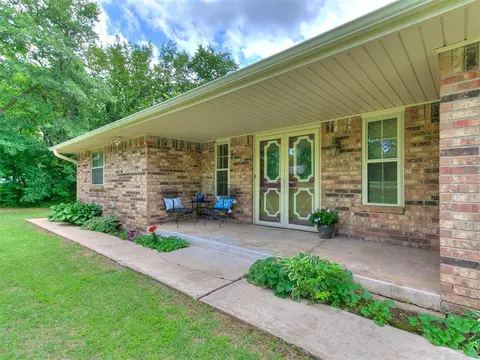 1312 Shelley Ln, Edmond, OK 73034