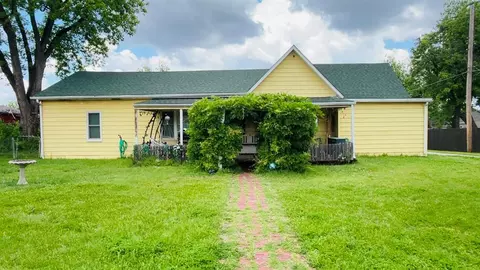 926 W Tennessee Ave, Chickasha, OK 73018
