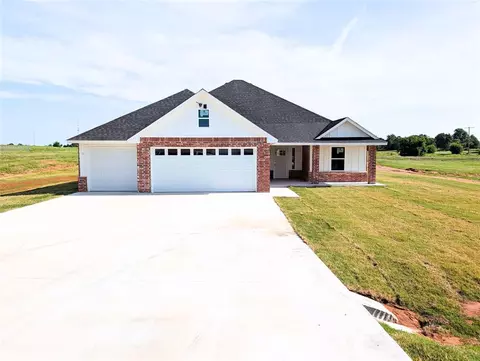 2442 Raven Cir, Blanchard, OK 73010