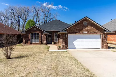 717 Hunters Run, Midwest City, OK 73130