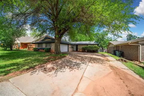 2606 Michael Dr, Edmond, OK 73013 photo 2